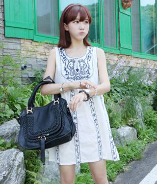 韩国女装网店代理素色绣花高腰无袖连衣裙