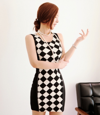 韩国服饰网 soo-a复古黑白大格纹无袖连衣裙