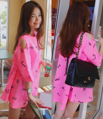 韩国女装网站代销partysu数字印花露肩连衣裙