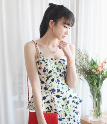 韩国品牌女装 小性感套装（碎花吊带背心+包臀半身短裙）