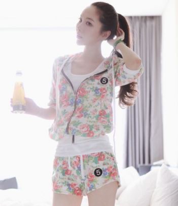 韩国品牌女装代销 soo-a碎花休闲套装（帽衫+短裤）