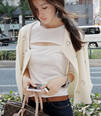 韩国女装网店代理 partysu气质花朵钉珠短外套（黑白2色）