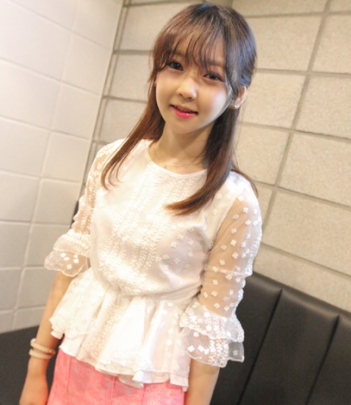 韩国服装网站代理minsshop绣花娃娃蕾丝衫