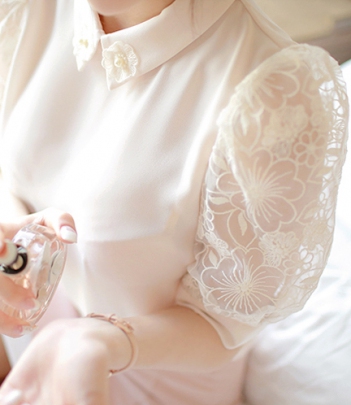 韩国春夏爆款 attrangs超仙珍珠蕾丝花朵衬衫（2色）★现货★