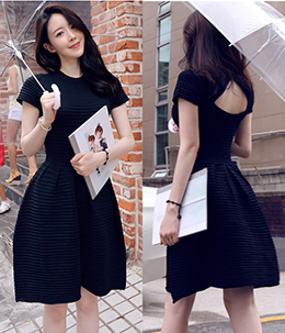 韩国服饰网 bubbleandchic纯色气质露背蓬蓬连衣裙（2色）