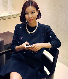 韩国女装代销 ddaddadda彩钻装饰卫衣（2色）