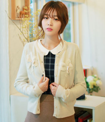 韩国服饰代购 fiona蕾丝蝴蝶结珍珠扣修身针织开衫（2色）
