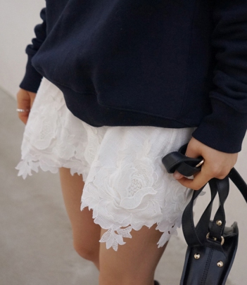 韩国服装网店代理 pighip梦幻蕾丝花朵半身短裙（2色）