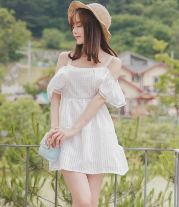 韩国女装春夏热款 attrangs甜美清纯荷叶边露肩连衣裙
